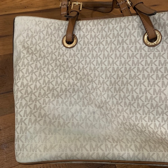 SOLD Authentic Michael Kors purse - Picture 3 of 7